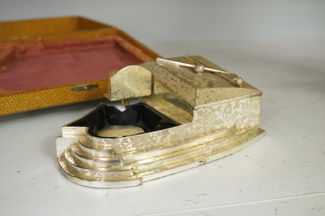 Golfing interest, a cased mid 20th century smokers stand, 17cm wide